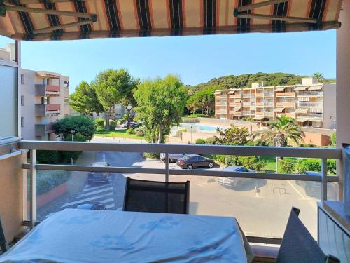 Charmant Studio avec Piscine, Tennis, Parking et Accès Direct Plage - Bormes-les-Mimosas - FR-1-610-30