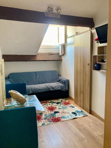 Studio mansardé plein centre et à 5 mn des plages
