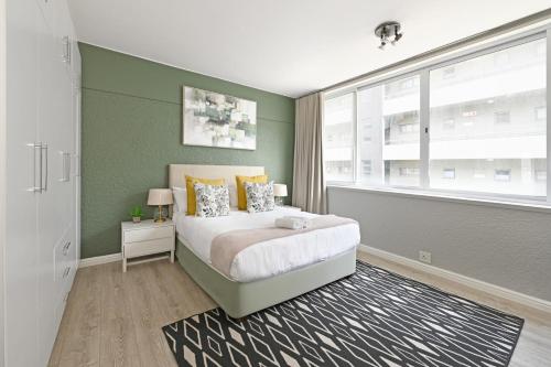 Spacious Bright Apt 50m to Ocean - Tap to explore photos
