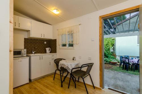 Konyha, Orna's Corner in Kfar Yuval