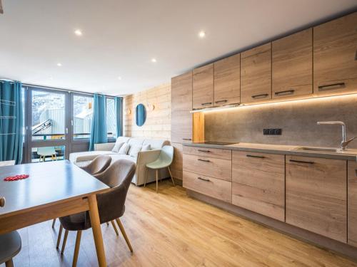 Studio 4-5 pers à Val-d'Isère, ski aux pieds - FR-1-518-102
