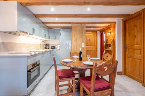 Le Cristal N16 - Central apartment close to the slopes & Free Parking & Pool