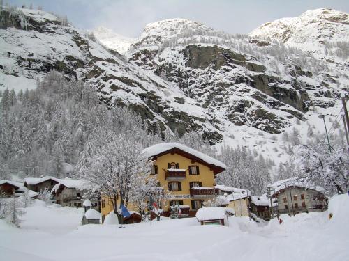 Hotel Paramont, Baulen bei Challancin