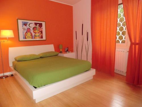 1 queen bed, 1 twin bed