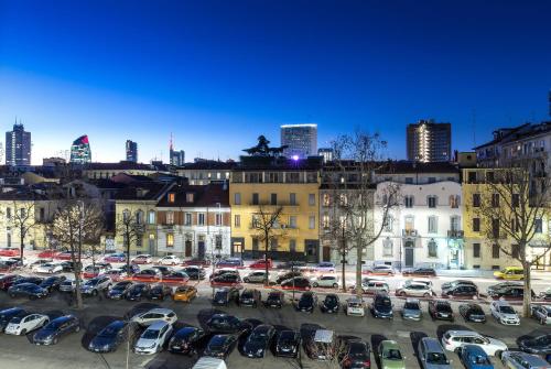 Blue sky, Milan (photo 8)