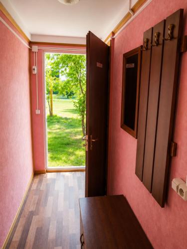 Skats, Lake Sevan Private Cottage with Yard in Geghark'unik'