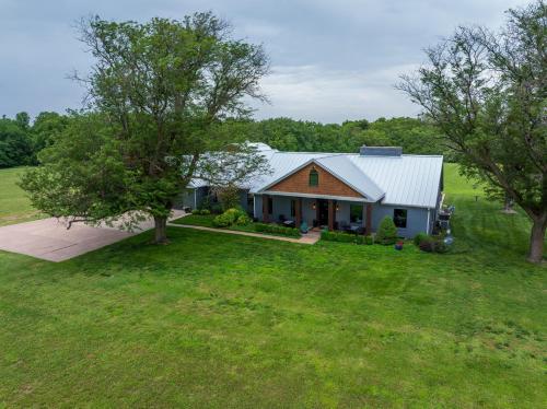 Whispering Prairie Lodge