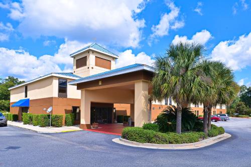 . Econo Lodge Darien