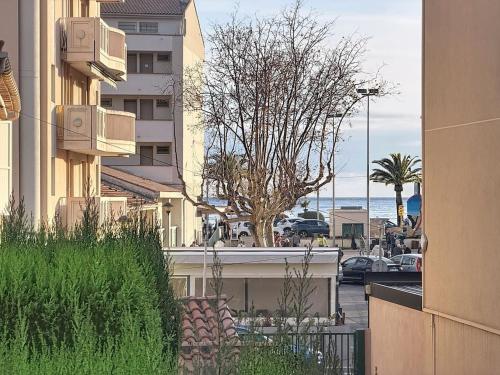 Apt3BR,AC,WiFi, sea view, parking, 3min to beach