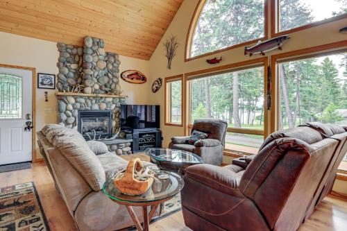 Hike & Expore! Montana Cabin Hideaway in Marion (MT)
