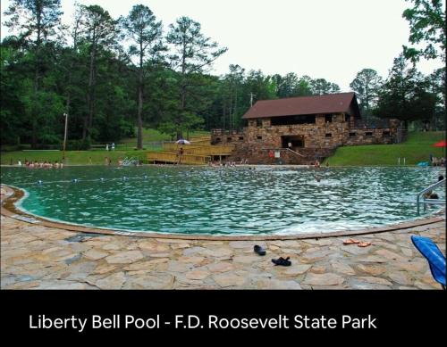 Peaceful Woodland Cabin near Callaway Gardens in Hamilton (GA)