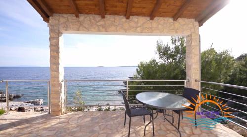 SOL ET PAX Seaside House for Two in Otok Veli Drvenik