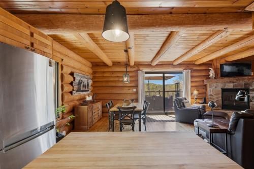 The Woodland Nest 4BDR SPA Lac superieur in Lac Superieur (QC)