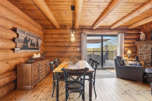 The Woodland Nest 4BDR SPA Lac superieur in Lac Superieur (QC)
