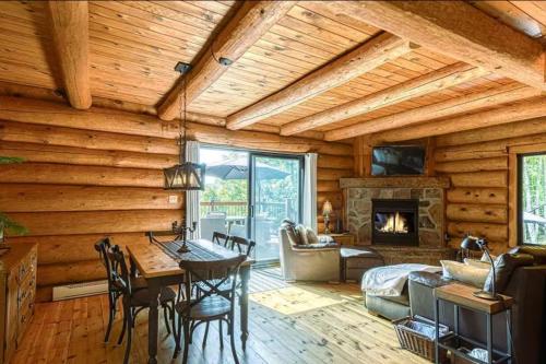 The Woodland Nest 4BDR SPA Lac superieur in Lac Superieur (QC)