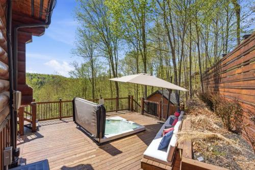 Karstais baseins, The Woodland Nest 4BDR SPA Lac superieur in Lac Superieur (QC)