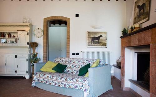 La Casina - pool and park in Chianni
