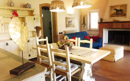 La Casina - pool and park in Chianni