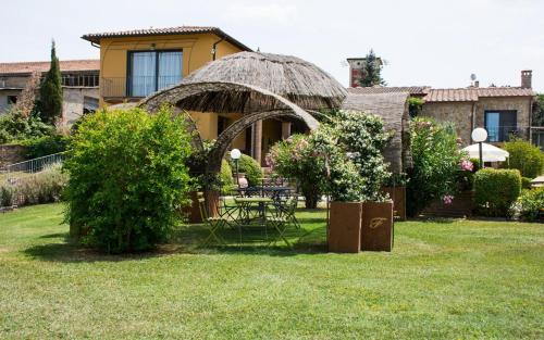 La Casina - pool and park in Chianni
