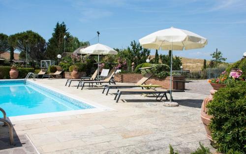La Casina - pool and park in Chianni