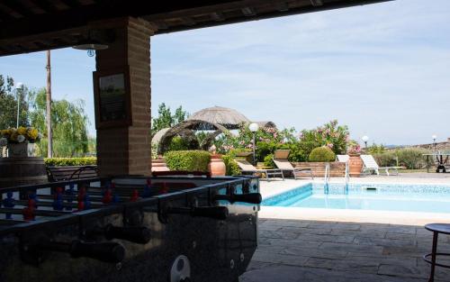 La Casina - pool and park in Chianni