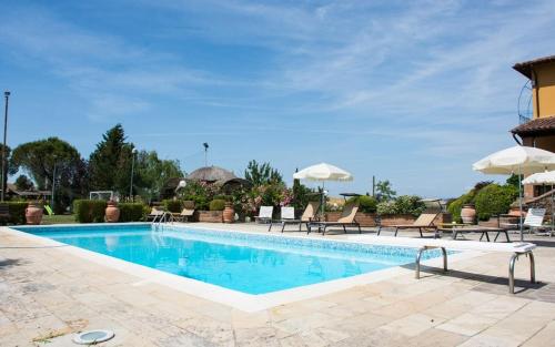 La Casina - pool and park in Chianni