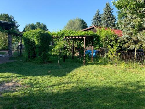 Aed, Dacza Warmińska, domek letniskowy na jeziorem (Dacza Warminska, domek letniskowy na jeziorem) in Naterki