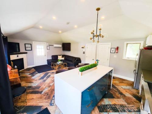 Washago Waterfront Hot Tub, Sauna, Trails, Fish in Port Stanton (ON)