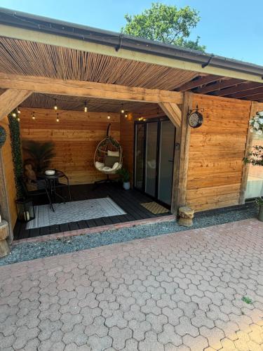 Luxury Courtyard Studio in Llangollen
