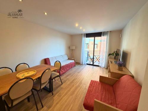 Kuala Suite - Modern Apartment with Pool & Parking