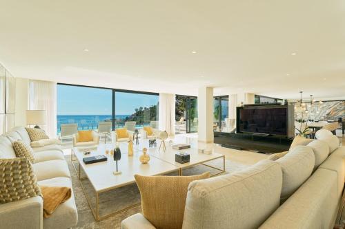 Villa Riviera, Luxury, pool, jacuzzi, cinema & gym