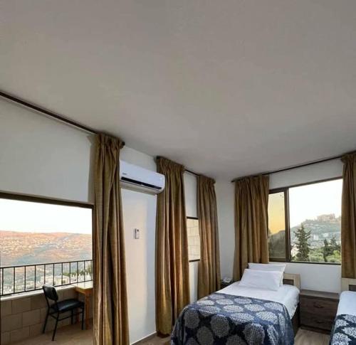 Al-jabal castle Hotel - Ajloun in อัญลูน