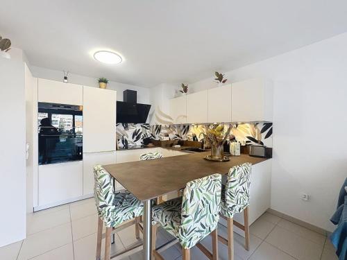 T2 Evasion Azur-4p 150m from t/sea, terrace, park.