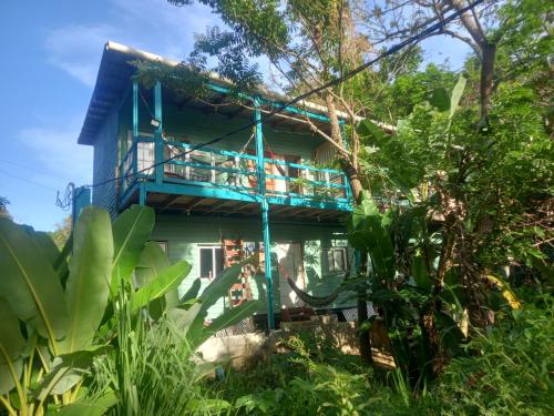 Roatan Onat Hostel 1 in West End