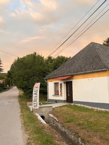 Görbeút Vendégház (Gorbeut Vendeghaz) in Kapolcs