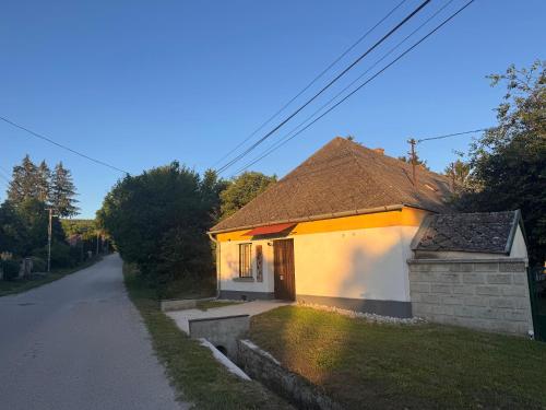 Görbeút Vendégház (Gorbeut Vendeghaz) in Kapolcs