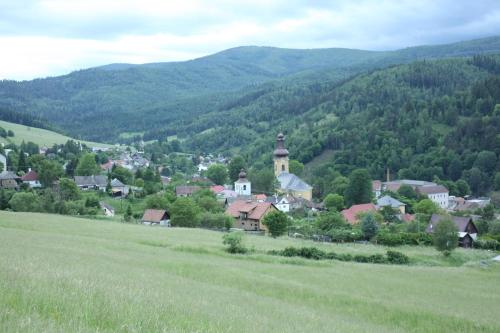 Skats, Romantická chalúpka s krásnym výhľadom (Romanticka chalupka s krasnym vyhladom) in Štós - kúpele