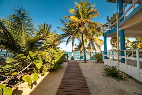 Condo #23 @ Beachside Villas in Плаценсия