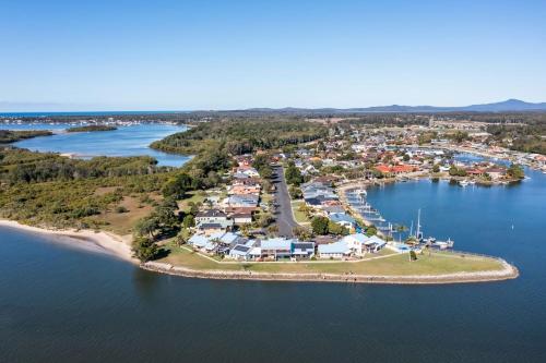 Peninsula Court 5- River Front- Stone Real Estate Yamba - image 2