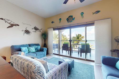 Oceanfront condo with pool gorgeous ocean views WiFi & partial AC in Ambergris Caye