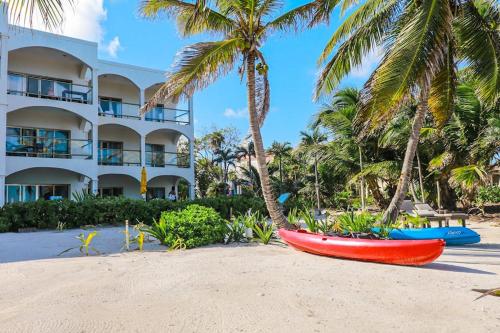 Oceanfront condo with pool gorgeous ocean views WiFi & partial AC in Ambergris Caye