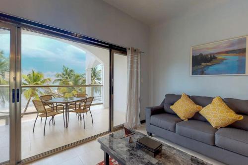 Oceanfront condo with amazing water views partial AC WiFi & pool in Ambergris Caye