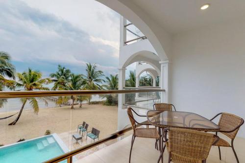 Oceanfront condo with amazing water views partial AC WiFi & pool in Ambergris Caye