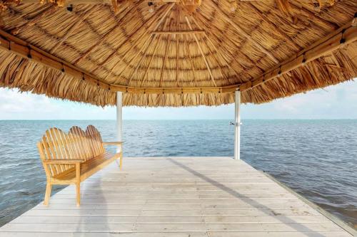 Oceanfront condo with amazing water views partial AC WiFi & pool in Ambergris Caye