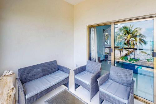 Beachfront condo with balcony sea view partial AC pool dock & kayaks in Ambergris Caye