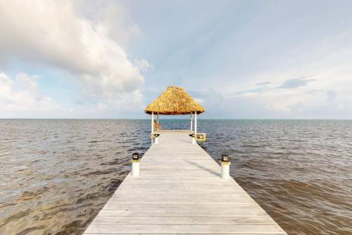 Serene oceanfront condo with shared pool ocean view WiFi & partial AC in Ambergris Caye
