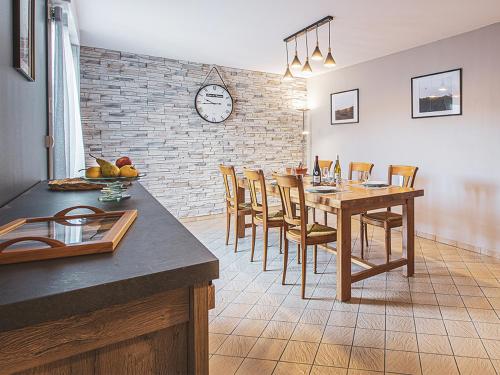 Charmante Maison de Vigneron au Cœur des Chateaux, Terrasse et Confort Moderne - FR-1-491-341 in Sambin