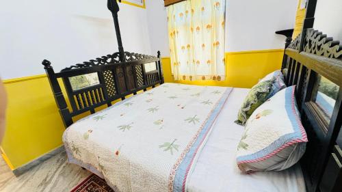 2 bedrooms, 3 beds