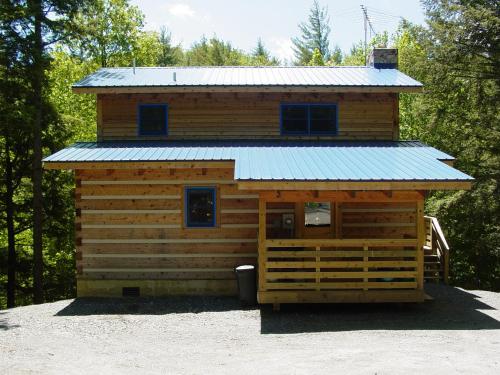 Wolf Creek - Secluded Log Cabin Overlooking Creek near Boone NC - image 2