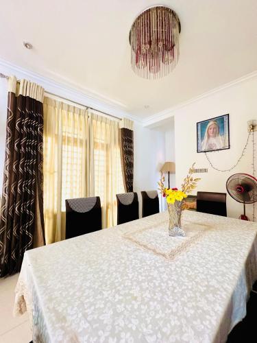 Shek Residence in Rajagiriya
